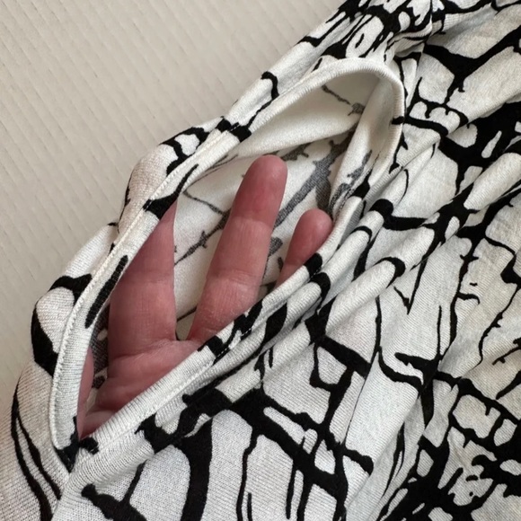 ASOS Woman’s Maternity Cold Shoulder White and Black Blouse size 8 - Picture 10 of 11